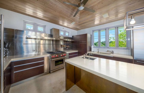 Nazareth Villa | Vessup View · 5BR -Walk to the beach! Close to the Ritz Carlton!