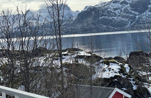 Ballstad Cabin | Vettinghytta, close to the sea with amazing view.