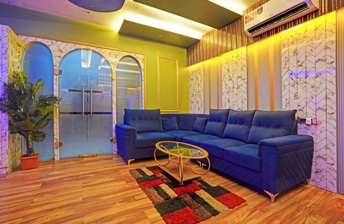Clover Park Hotel | Via Arya