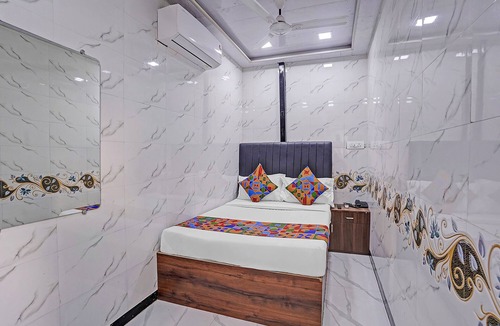 Kurla Hotel | Via Sr Residency
