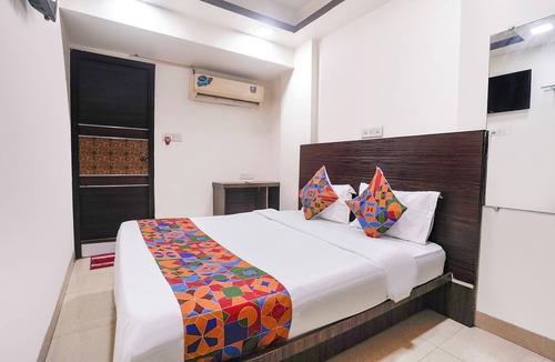Andheri West Hotel | Via White Star