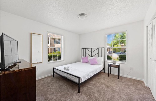 Myrtle Beach Apartment | Viagem Bright 2BR with Pool, Gym & Parking