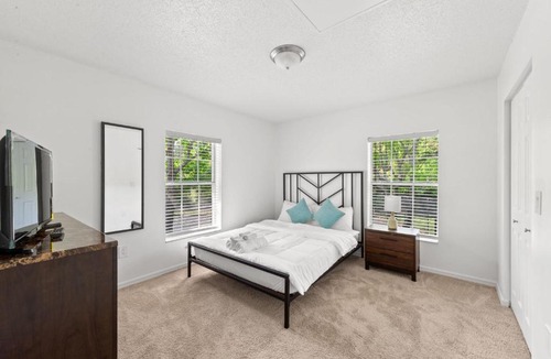 Myrtle Beach Apartment | Viagem Modern 2BR with Gym & Pool