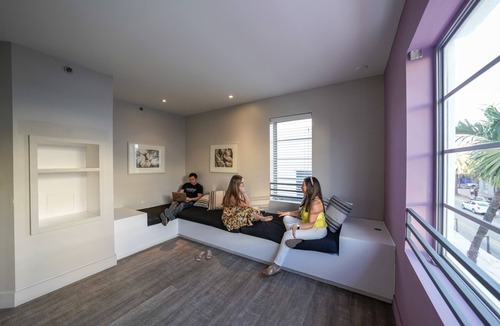 South Beach Hostel | Viajero Miami