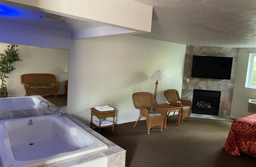 Lyons Hotel | VIBE INN - WHIRLPOOL SUITES
