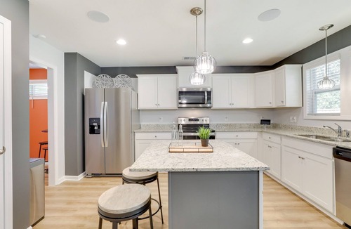 Sumter House | 'Vibe Villa' w/Backyard ~ 8 Mi to Shaw AFB!