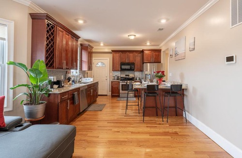 Dorchester Apartment | Vibrant 4BR Boston Apt - Balcony, Bathtub, TV near I-95 & Pet Friendly 903