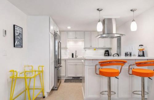 Green Lake House | Vibrant 70s Bungalow Vacation Haven on Green Lake