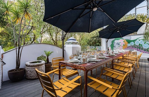 Hipodromo House | Vibrant Ámsterdam Retreat with Rooftop BBQ