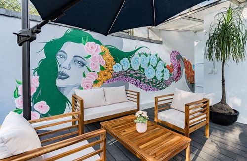 Hipodromo House | Vibrant Ámsterdam Retreat with Rooftop BBQ