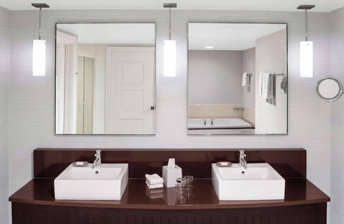North Rosslyn Hotel | Vibrant Arlington | Metro Access. Potomac Views
