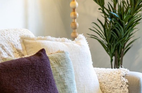 Christchurch City Centre Apartment | Vibrant Central Christchurch Pad 2 bed 1 bath with park