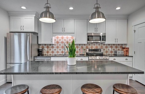 Draper Apartment | Vibrant Chic Home ~ 20 Mi to Salt Lake City!