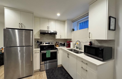 Hastings House | Vibrant East Van, easy access to downtown, mountains, shops and restaurants.