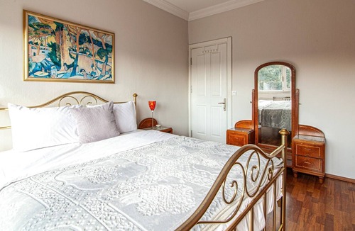 Etiler Apartment | Vibrant Flat next to Etiler Metro Station