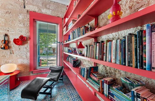 Southtown House | Vibrant Location~Artistic Home~Downtown~King Bed