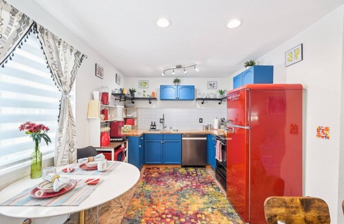 Lamar Heights Area House | Vibrant Pet and Family friendly fully fenced yard great location