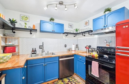 Lamar Heights Area House | Vibrant Pet and Family friendly fully fenced yard great location