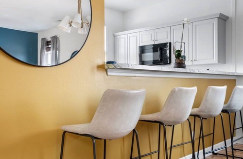 Cannonborough Elliotborough Apartment | Vibrant | Private Patio | Dreamcatcher Suite B