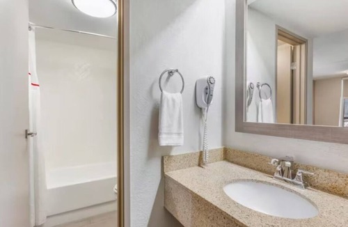Tucson Hotel | Vibrant Room Close to Tucson Electric Park – Just a 5-Minute Drive