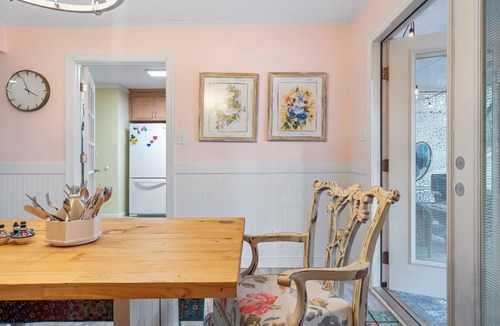 Durham House | Vibrant & Spacious Family Home Near Downtown