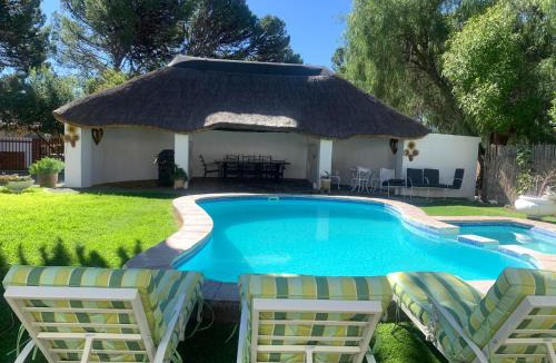 Victoria West House | Victoria Oaks Guesthouse