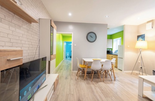 Deeside Apartment | Victoria Road by Guestz