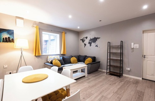 Deeside Apartment | Victoria Road by Guestz