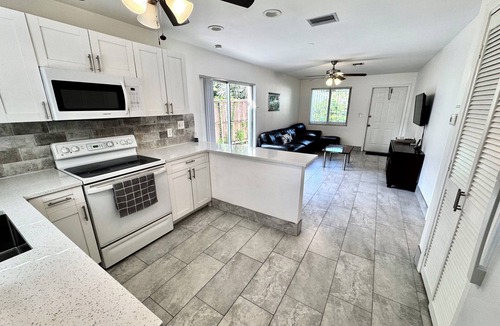 Poinciana Park Apartment | Victoria's Retreat-Close to Airport, Cruiseport, Whole Foods