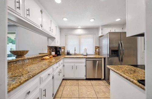 Riverside House | Victoria Woods Retreat close to Downtown Riverside