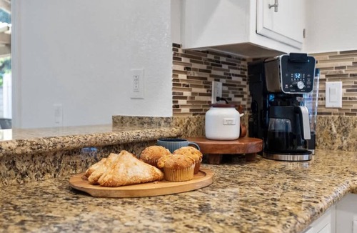 Riverside House | Victoria Woods Retreat close to Downtown Riverside