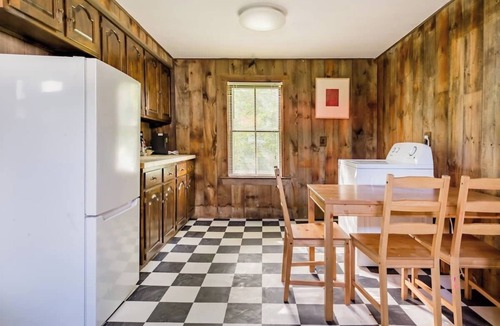 West Kill House | Victorian Charm meets Modern Luxury: Combined Houses with 6 Bedrooms, Sleeps 11