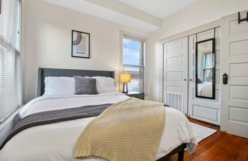 Hough House | Victorian Cleveland Clinic With Queen Bed, Sleeps 3