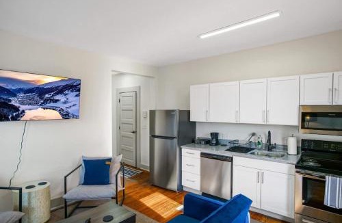 Hough House | Victorian Cleveland Clinic With Queen Bed, Sleeps 3