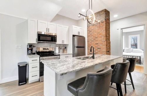 East Walnut HIlls Apartment | Victorian Haven on the Hill - Top 2 Floors