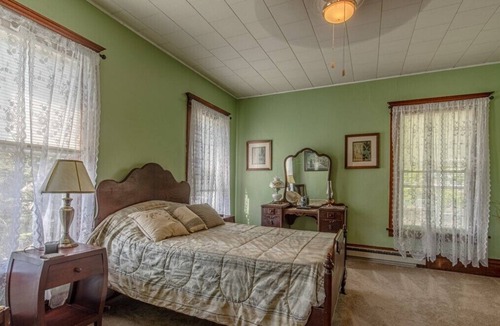 Mineral Point Other | Victorian Home in Historic Mineral Point - Entire 2nd Story Suite
