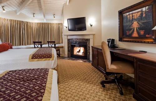 Lighthouse District Hotel | Victorian Inn