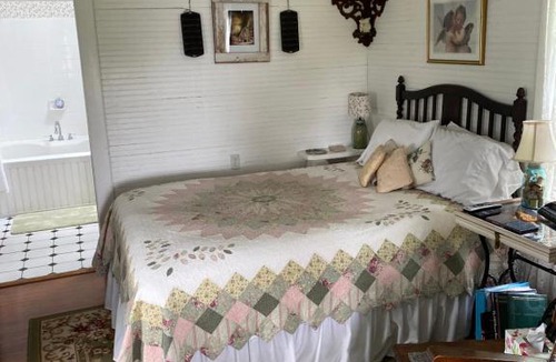 Marion Bed & Breakfast | Victorian Lace B&B