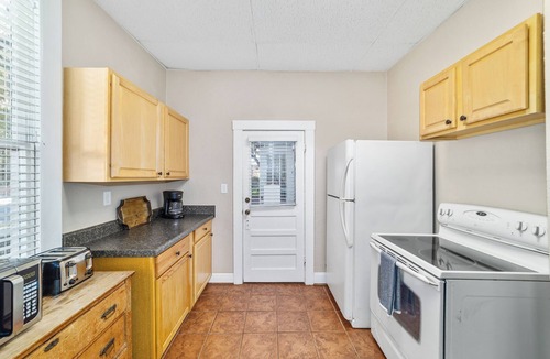 Historic District Apartment | Victorian Manor: Downtown Apt, near Silver Springs & Fort King Historic Park