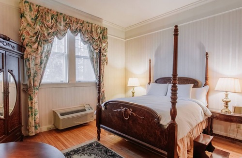 Bennington Bed & Breakfast | Victorian mansions Coach Room with Breakfast