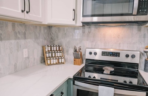 Danville House | Victorian Modern 3bd/2bath - Meredith’s Place
