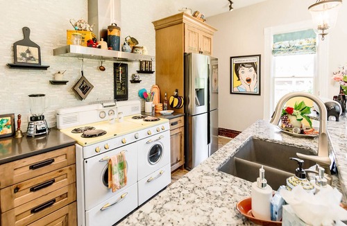Newberg House | Victorian Secrets 1897 Home - Curious? Eclectic, convenient & ❤️ of wine country