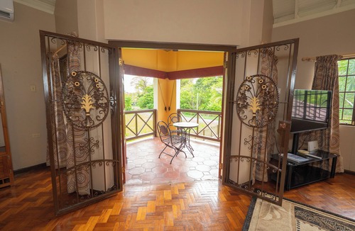Black Rock Villa | Victorian Style, Spacious Bungalow 4 bedroom Villa with swimming pool.
