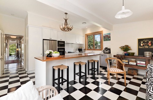 Lowburn House | Victorian Villa - Cromwell Holiday Home