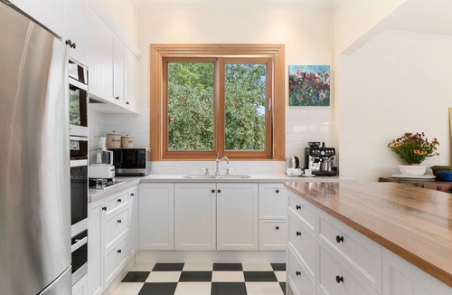 Lowburn House | Victorian Villa - Cromwell Holiday Home