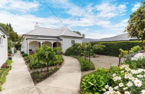Lowburn House | Victorian Villa - Cromwell Holiday Home