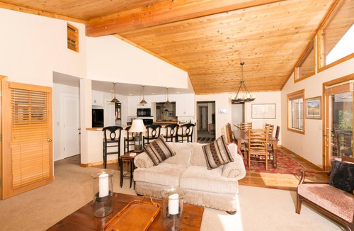 Olympic Valley House | Victory Place at Palisades - 5 BR - Hot Tub - Pool Table- Ski Shuttle!