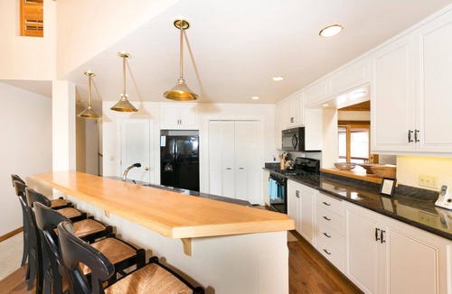 Olympic Valley House | Victory Place at Palisades - 5 BR - Hot Tub - Pool Table- Ski Shuttle!