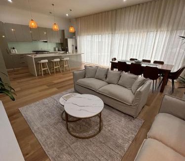 Hamilton House | Vida Hamilton - 3 bed, 2 bath kids playground!