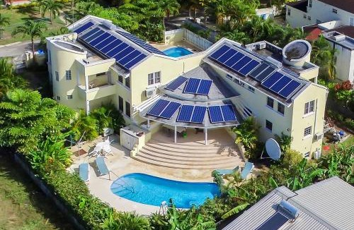 Lascelles Villa | Vida Mejor - West Pool